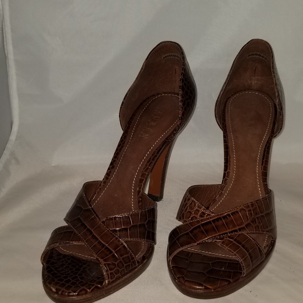 Brown alligator print pumps